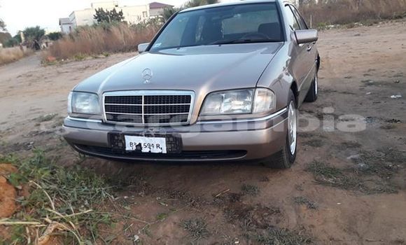 اشتري مستعمل Mercedes-Benz C-klasse Brown سيارة في Basse في Basse