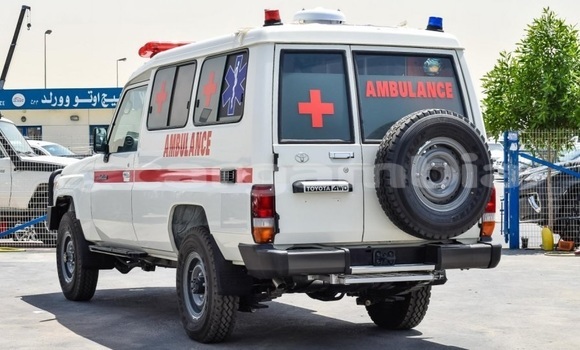 اشتري جديد Toyota Land Cruiser White سيارة في Bakau في Kanifing اشتري جديد Toyota Land Cruiser White سيارة في Bakau في Kanifing