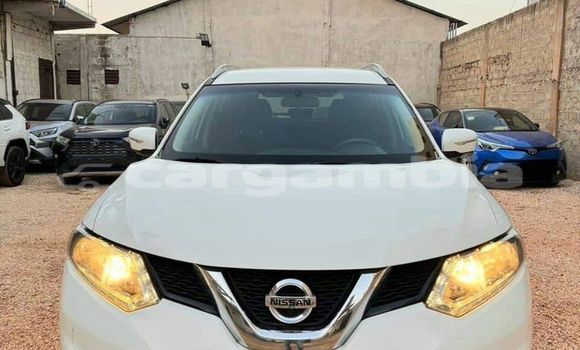 Dieundeu Occasion Nissan Rogue White Auto in Serekunda in Kanifing