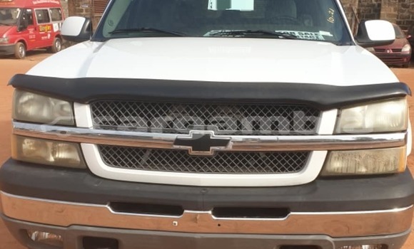 اشتري مستعمل Chevrolet Avalanche White سيارة في Banjul في Banjul