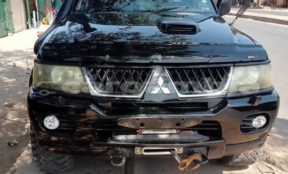 اشتري مستعمل Mitsubishi Montero Black سيارة في Banjul في Banjul