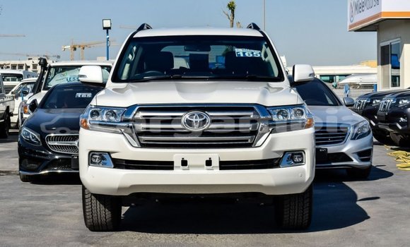 اشتري جديد Toyota Land Cruiser White سيارة في Bakau في Kanifing اشتري جديد Toyota Land Cruiser White سيارة في Bakau في Kanifing