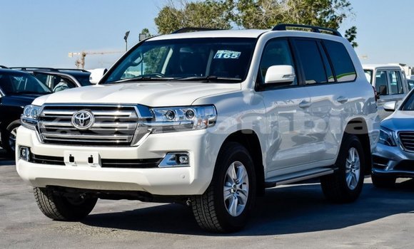 اشتري جديد Toyota Land Cruiser White سيارة في Bakau في Kanifing اشتري جديد Toyota Land Cruiser White سيارة في Bakau في Kanifing