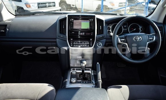 اشتري جديد Toyota Land Cruiser White سيارة في Bakau في Kanifing اشتري جديد Toyota Land Cruiser White سيارة في Bakau في Kanifing