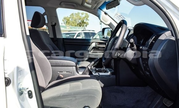 اشتري جديد Toyota Land Cruiser White سيارة في Bakau في Kanifing اشتري جديد Toyota Land Cruiser White سيارة في Bakau في Kanifing