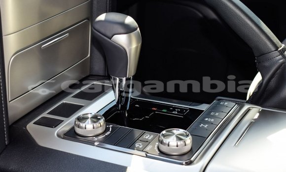 اشتري جديد Toyota Land Cruiser White سيارة في Bakau في Kanifing اشتري جديد Toyota Land Cruiser White سيارة في Bakau في Kanifing