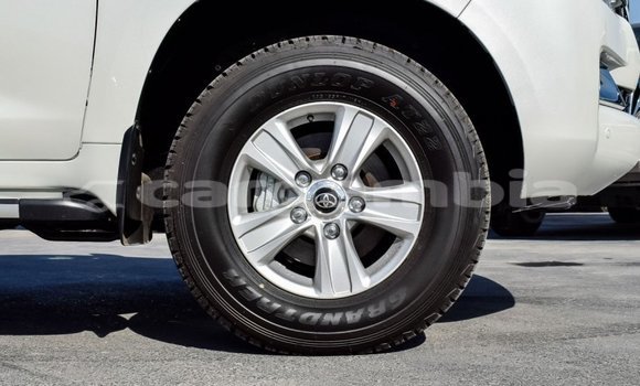 اشتري جديد Toyota Land Cruiser White سيارة في Bakau في Kanifing اشتري جديد Toyota Land Cruiser White سيارة في Bakau في Kanifing