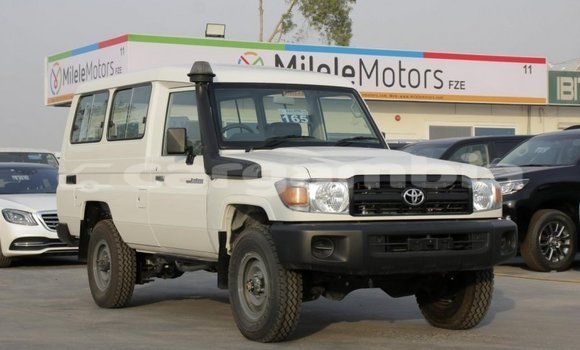 اشتري جديد Toyota Land Cruiser White سيارة في Bakau في Kanifing اشتري جديد Toyota Land Cruiser White سيارة في Bakau في Kanifing