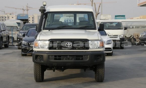 اشتري جديد Toyota Land Cruiser White سيارة في Bakau في Kanifing اشتري جديد Toyota Land Cruiser White سيارة في Bakau في Kanifing