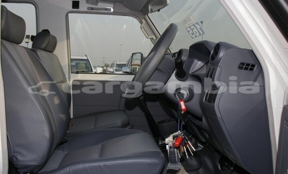 اشتري جديد Toyota Land Cruiser White سيارة في Bakau في Kanifing اشتري جديد Toyota Land Cruiser White سيارة في Bakau في Kanifing