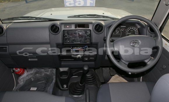 اشتري جديد Toyota Land Cruiser White سيارة في Bakau في Kanifing اشتري جديد Toyota Land Cruiser White سيارة في Bakau في Kanifing