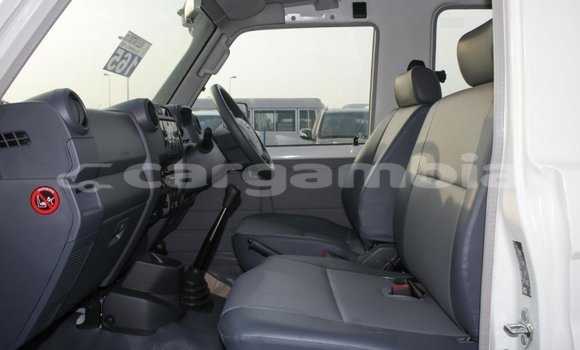 اشتري جديد Toyota Land Cruiser White سيارة في Bakau في Kanifing اشتري جديد Toyota Land Cruiser White سيارة في Bakau في Kanifing
