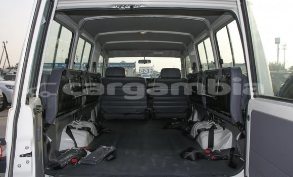 اشتري جديد Toyota Land Cruiser White سيارة في Bakau في Kanifing اشتري جديد Toyota Land Cruiser White سيارة في Bakau في Kanifing