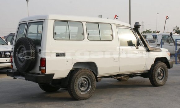 اشتري جديد Toyota Land Cruiser White سيارة في Bakau في Kanifing اشتري جديد Toyota Land Cruiser White سيارة في Bakau في Kanifing