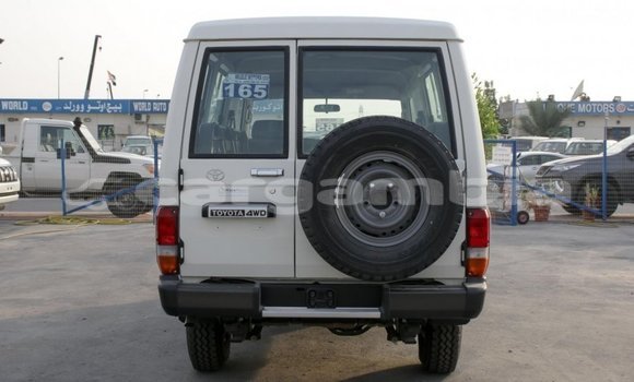 اشتري جديد Toyota Land Cruiser White سيارة في Bakau في Kanifing اشتري جديد Toyota Land Cruiser White سيارة في Bakau في Kanifing