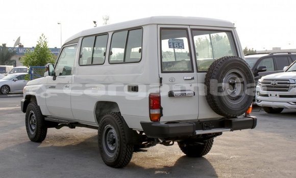 اشتري جديد Toyota Land Cruiser White سيارة في Bakau في Kanifing اشتري جديد Toyota Land Cruiser White سيارة في Bakau في Kanifing