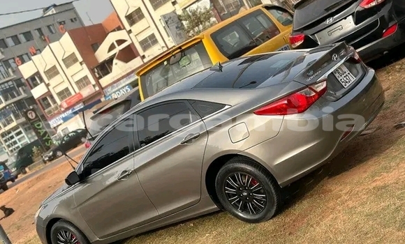 اشتري مستعمل Hyundai Sonata Black سيارة في Banjul في Banjul