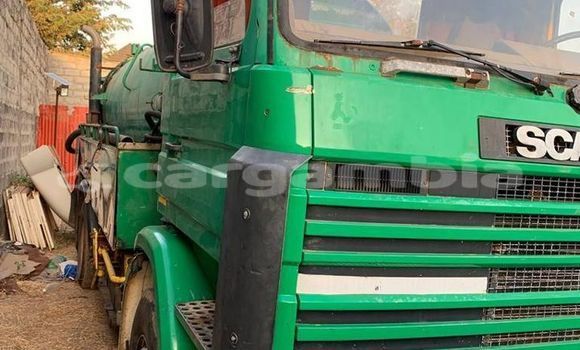 اشتري مستعمل Suzuki Carry Green شاحنة في Basse في Basse