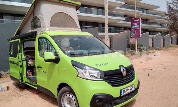 اشتري مستعمل Renault Trafic Green سيارة في Banjul في Banjul