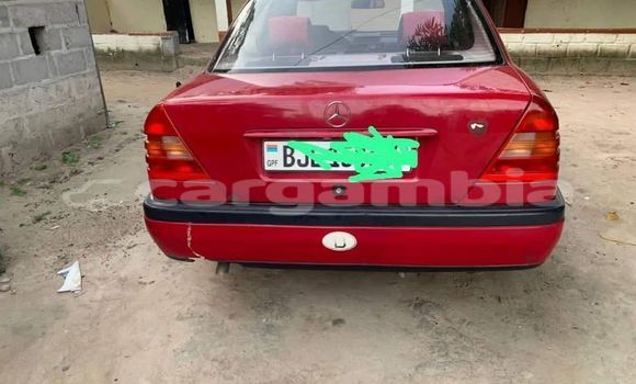 اشتري مستعمل Mercedes-Benz A200 Red سيارة في Banjul في Banjul