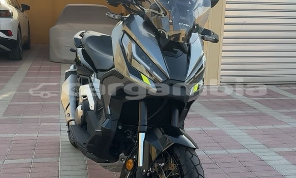 Dieundeu Occasion Honda X-ADV Beige Bike in Banjul in Banjul
