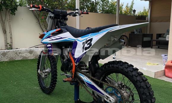 اشتري مستعمل KTM 125 Beige دراجة نارية في Banjul في Banjul
