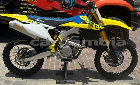 اشتري مستعمل Suzuki RM Beige دراجة نارية في Banjul في Banjul