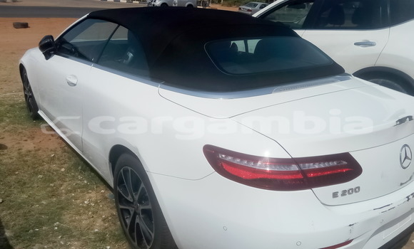 Acheter Occasion Voiture Mercedes-Benz E-klasse Blanc à Serekunda, Kanifing Acheter Occasion Voiture Mercedes-Benz E-klasse Blanc à Serekunda, Kanifing