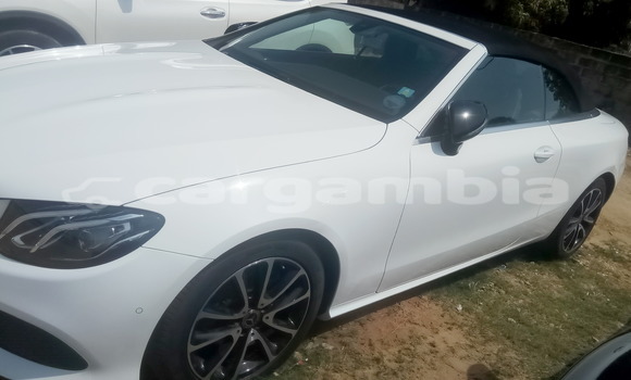 Acheter Occasion Voiture Mercedes-Benz E-klasse Blanc à Serekunda, Kanifing Acheter Occasion Voiture Mercedes-Benz E-klasse Blanc à Serekunda, Kanifing