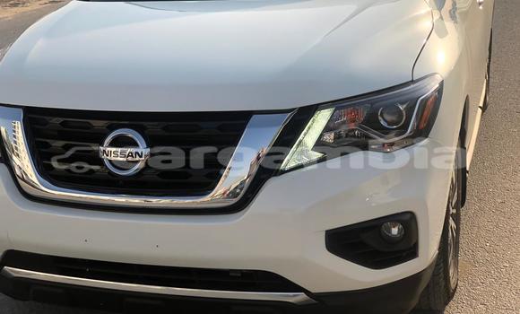 اشتري مستعمل Nissan Pathfinder White سيارة في Banjul في Banjul
