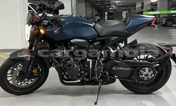 Buy Used Honda CB Beige Bike in Banjul in Banjul Buy Used Honda CB Beige Bike in Banjul in Banjul