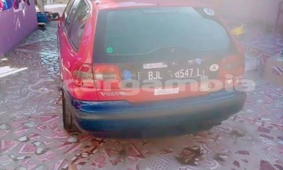 اشتري مستعمل Volvo V40 Red سيارة في Brikama في Brikama