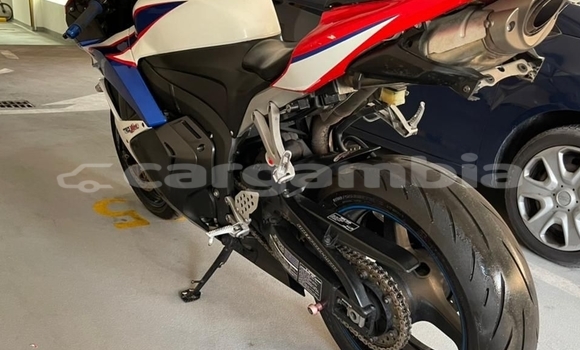 Buy Used Honda CBR White Bike in Banjul in Banjul Buy Used Honda CBR White Bike in Banjul in Banjul
