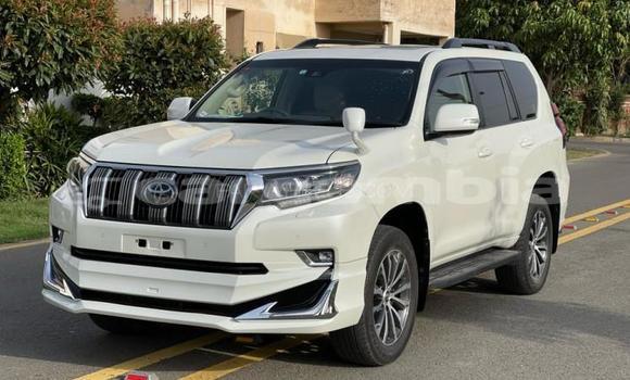 اشتري مستعمل Toyota Land Cruiser Prado White سيارة في Bakau في Kanifing