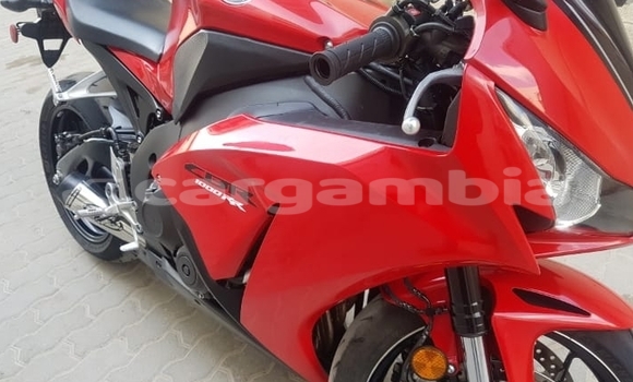 اشتري مستعمل Honda CBR 1000 RR Red دراجة نارية في Bakau في Kanifing