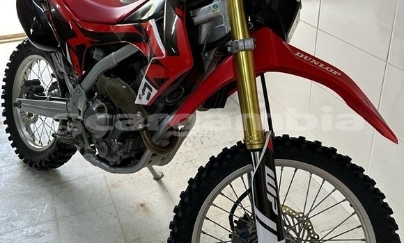 اشتري مستعمل Honda CRF Red دراجة نارية في Banjul في Banjul اشتري مستعمل Honda CRF Red دراجة نارية في Banjul في Banjul