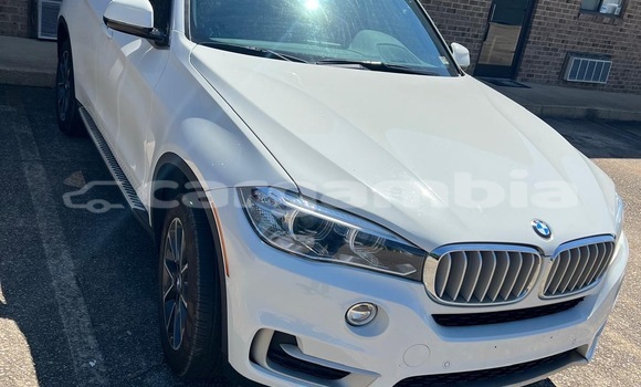 Dieundeu Occasion BMW X5 White Auto in Sukuta in Brikama Dieundeu Occasion BMW X5 White Auto in Sukuta in Brikama