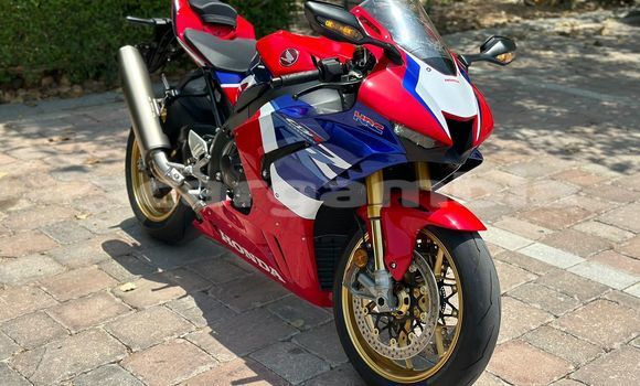 اشتري مستعمل Honda CBR 1000 RR Red دراجة نارية في Banjul في Banjul