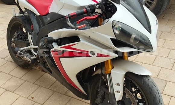 اشتري مستعمل Yamaha R1 White دراجة نارية في Banjul في Banjul