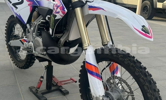 Buy Used Yamaha YZ White Bike in Banjul in Banjul Buy Used Yamaha YZ White Bike in Banjul in Banjul