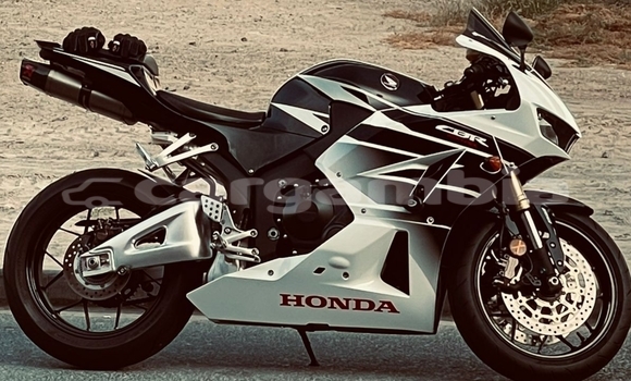 اشتري مستعمل Honda CBR White دراجة نارية في Banjul في Banjul