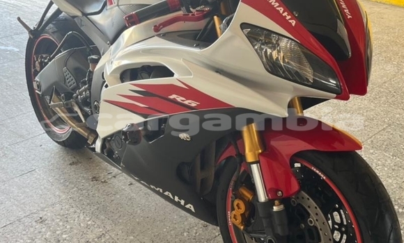 اشتري مستعمل Yamaha YZF White دراجة نارية في Banjul في Banjul