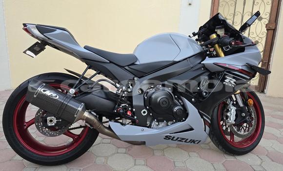 اشتري مستعمل Suzuki GSX–R Silver دراجة نارية في Banjul في Banjul