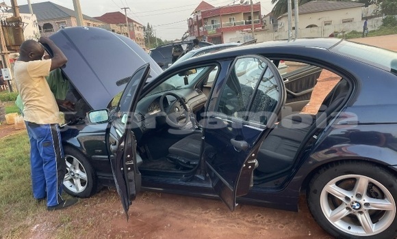 اشتري Imported BMW 3–Series Blue سيارة في Bakau في Kanifing اشتري Imported BMW 3–Series Blue سيارة في Bakau في Kanifing