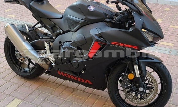 اشتري مستعمل Honda CBR 1000 RR Black دراجة نارية في Banjul في Banjul