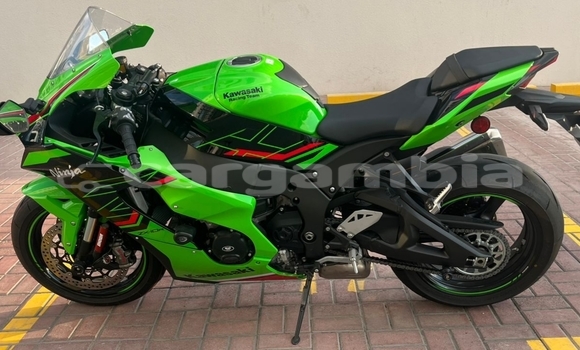 Dieundeu Occasion Kawasaki Ninja ZX-10R Green Bike in Banjul in Banjul Dieundeu Occasion Kawasaki Ninja ZX-10R Green Bike in Banjul in Banjul