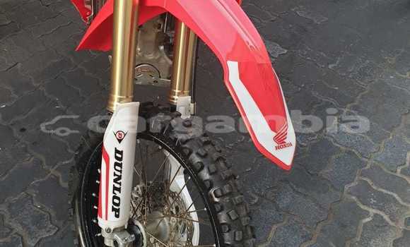 اشتري مستعمل Honda CRF Red دراجة نارية في Serekunda في Kanifing