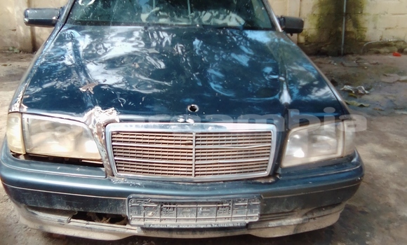 اشتري مستعمل Mercedes‒Benz 250 Black سيارة في Brikama في Brikama