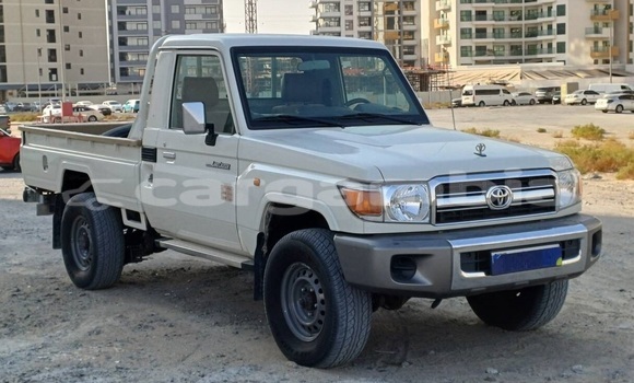 Buy Used Toyota Land Cruiser White Car in Banjul in Banjul Buy Used Toyota Land Cruiser White Car in Banjul in Banjul