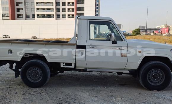 Buy Used Toyota Land Cruiser White Car in Banjul in Banjul Buy Used Toyota Land Cruiser White Car in Banjul in Banjul